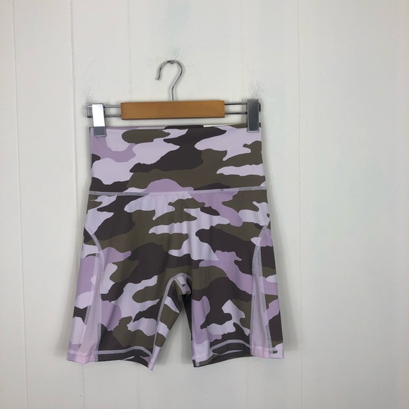 NWT Offline by Aerie Pink Camo Bike Shorts Sz M - Picture 2 of 6